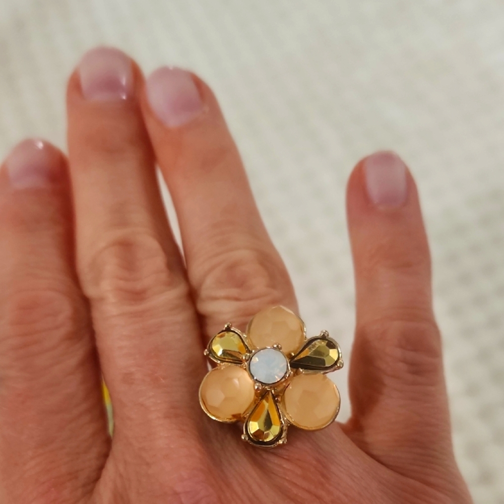 Avon Gold and Yellow Flower Ring